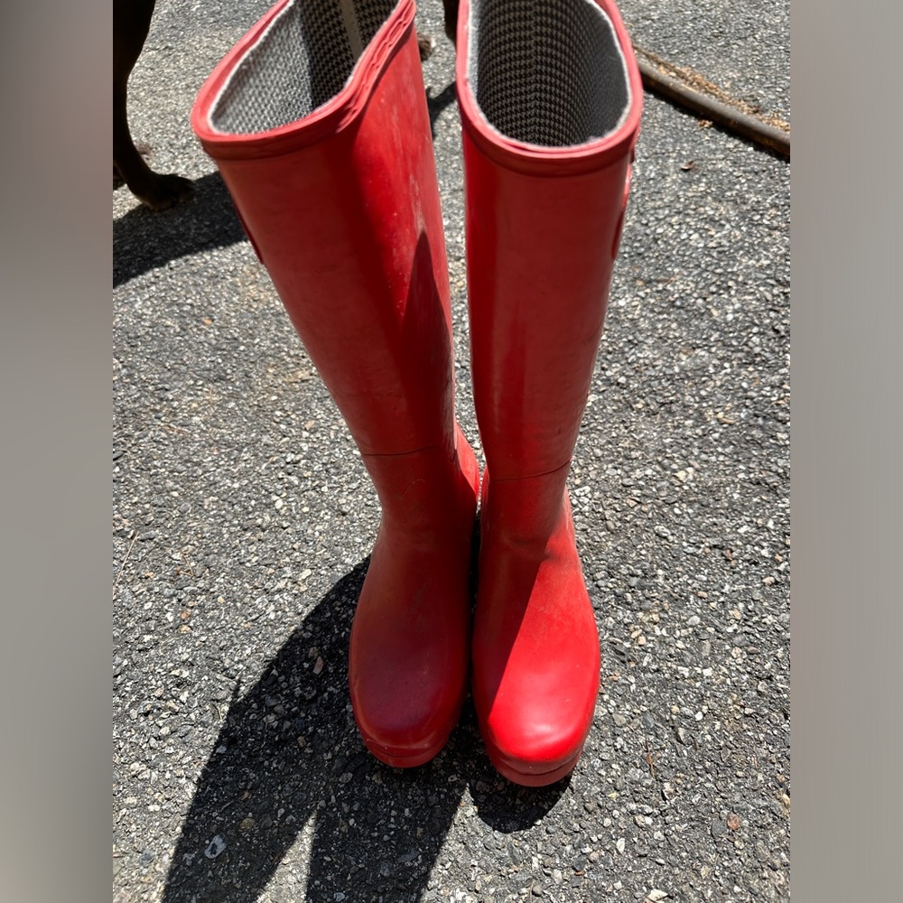 Size 8 women’s red rain boots
